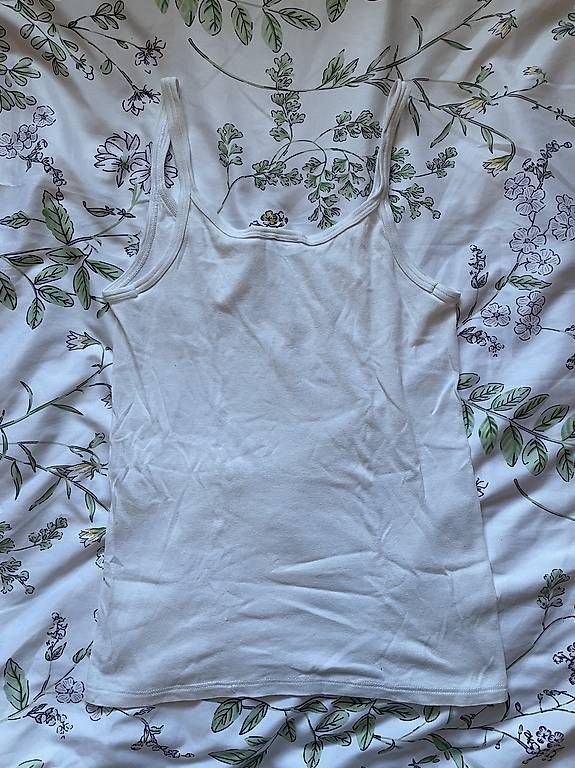 Tops: Weisses damen-top mit spitze – Gebraucht aus Studen SZ von _jasi7307_ 1