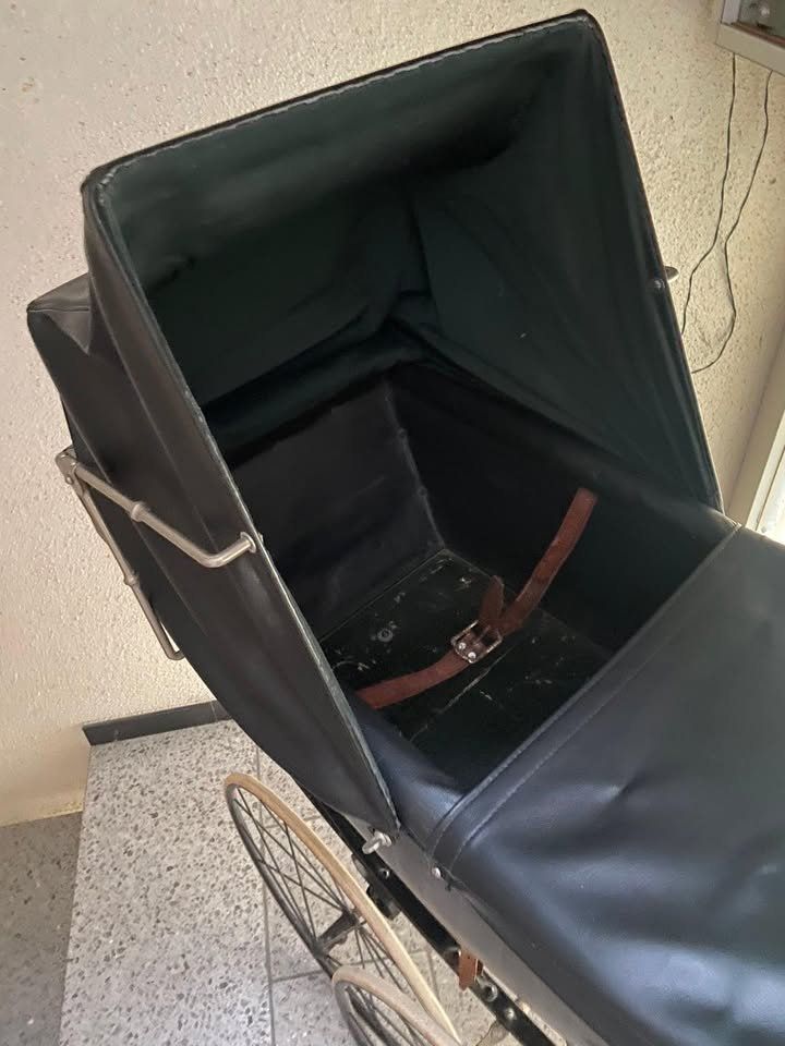 Wisa Gloria Carrozzine: Wisa Gloria Kinderwagen 1918 – Usato da Sarnen venduto da m_comeaux 2