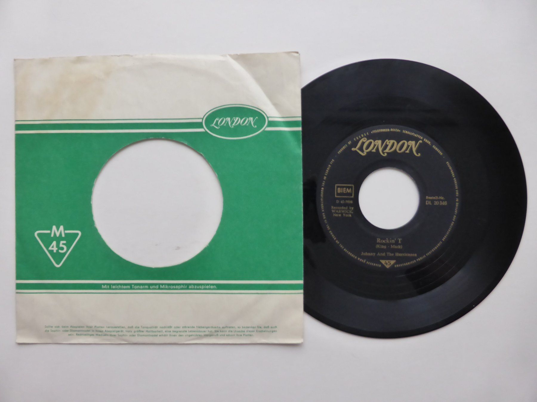 Dischi in vinile: VINYL SINGLE   JOHNNY and THE HURRICANES – Usato da Küssnacht am Rigi venduto da Mondkinder
