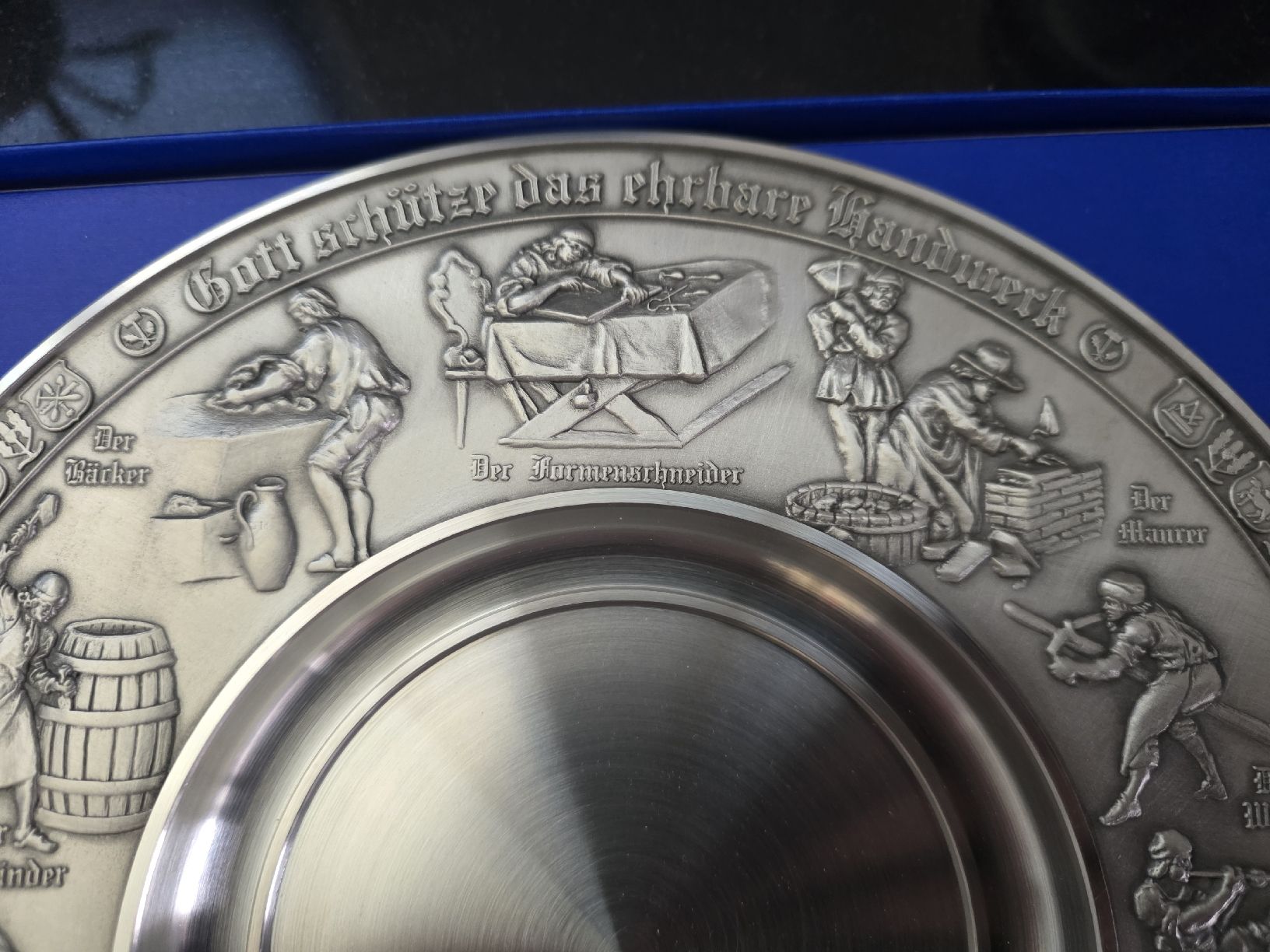 Tutte le decorazioni: Zinn Teller Handwerk Relief 95%  – Usato da Dorf venduto da Echo_Elements 1