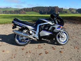 Suzuki GSX-R 750 GR7AC, Veteran, Top Zustand!