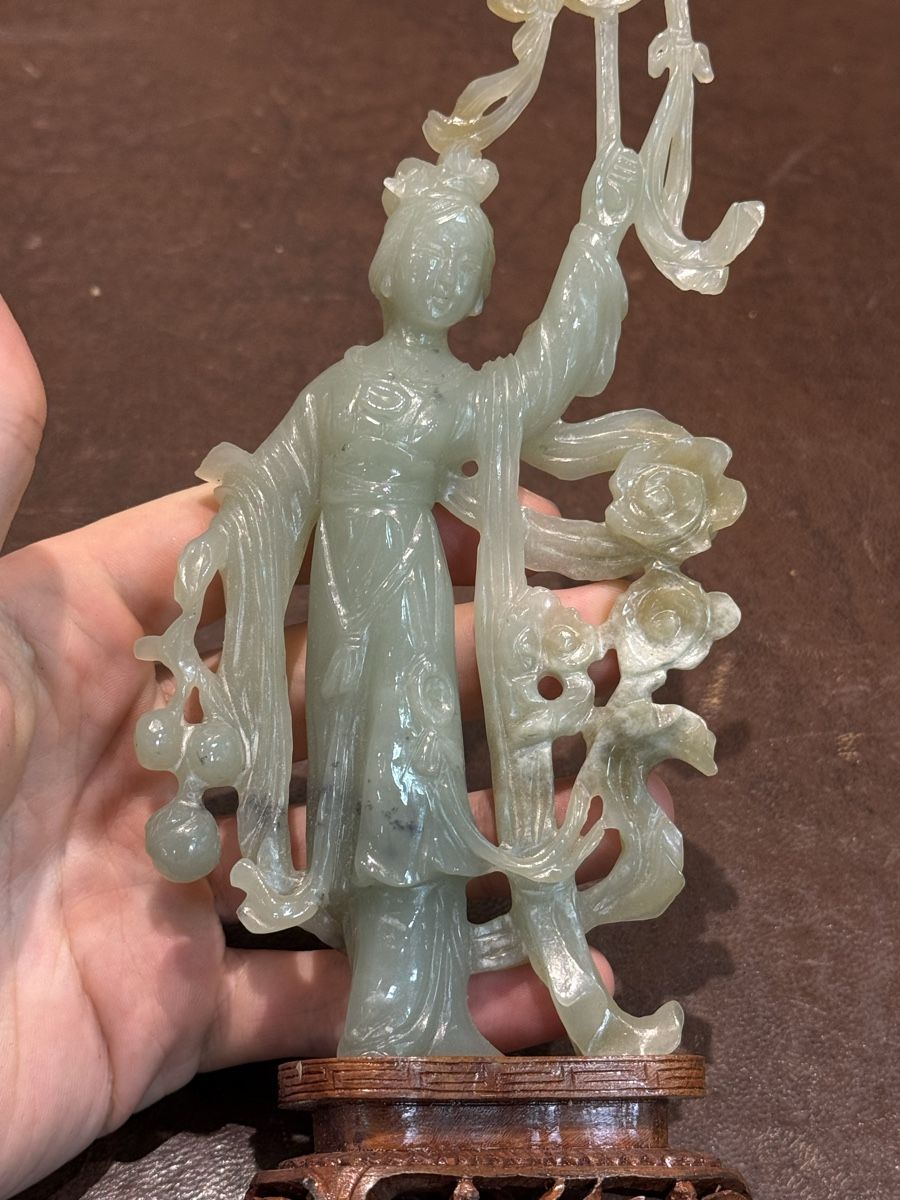 Statuette: Jade-Figur einer jungen Frau, China – Usato da Zofingen venduto da GrosisWonderkeller 1