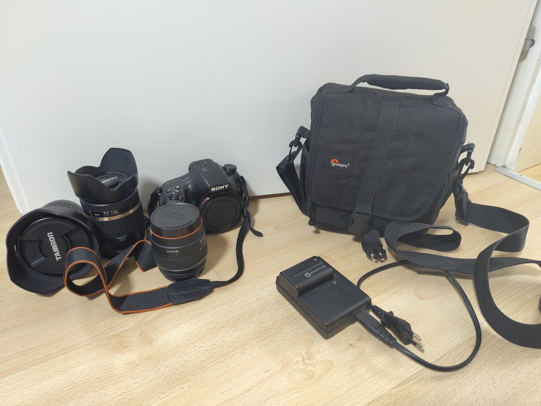 Sony Fotocamera: Sony Alpha 57 Spiegelreflexkamera mit Objektiven & Tasche – Usato da Lyss venduto da toe_68qb