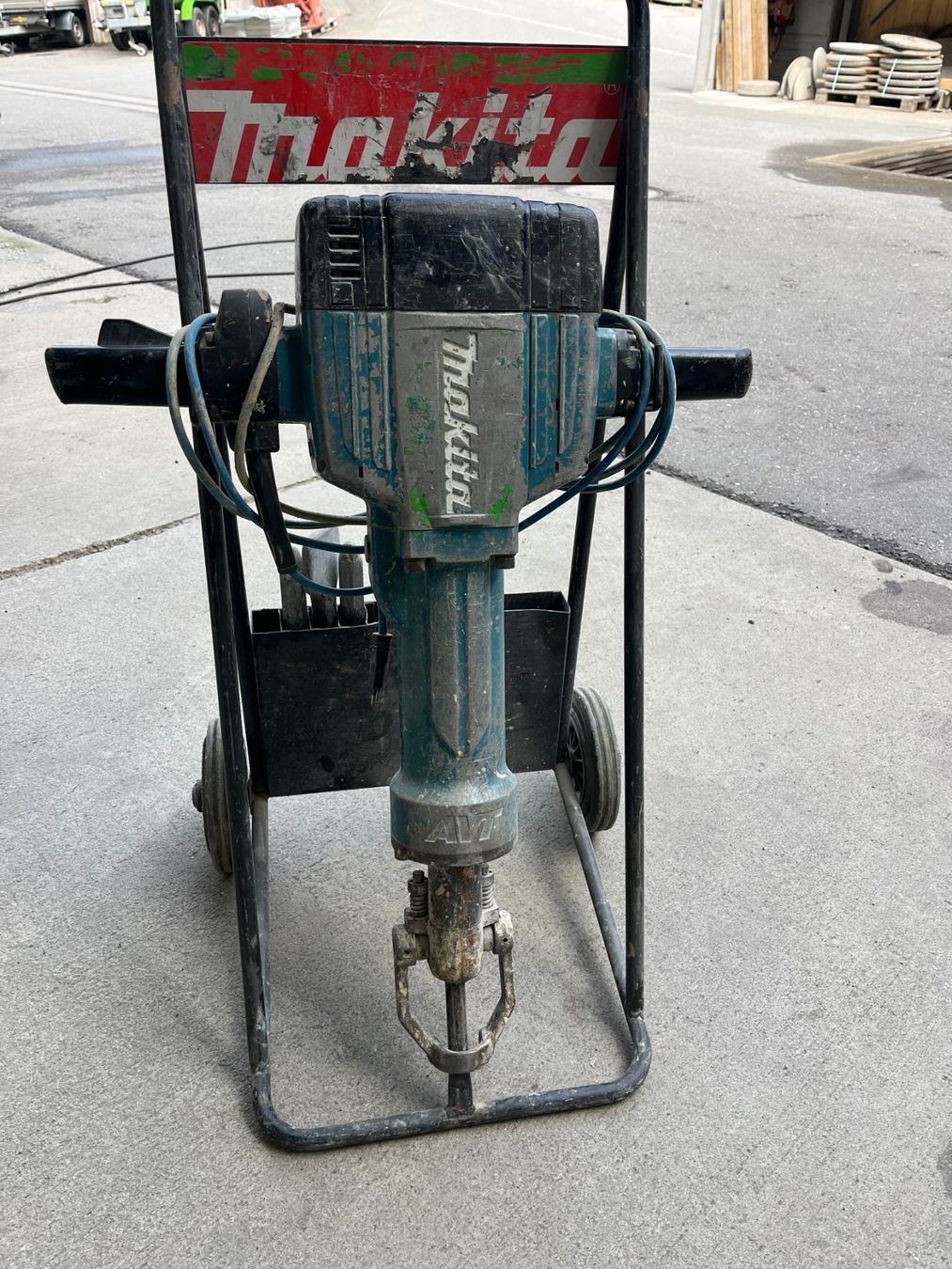 Makita Tutte le macchine: Abbruchhammer/Stemmhammer Makita HM1810 – Usato da Trogen venduto da pippo_9043