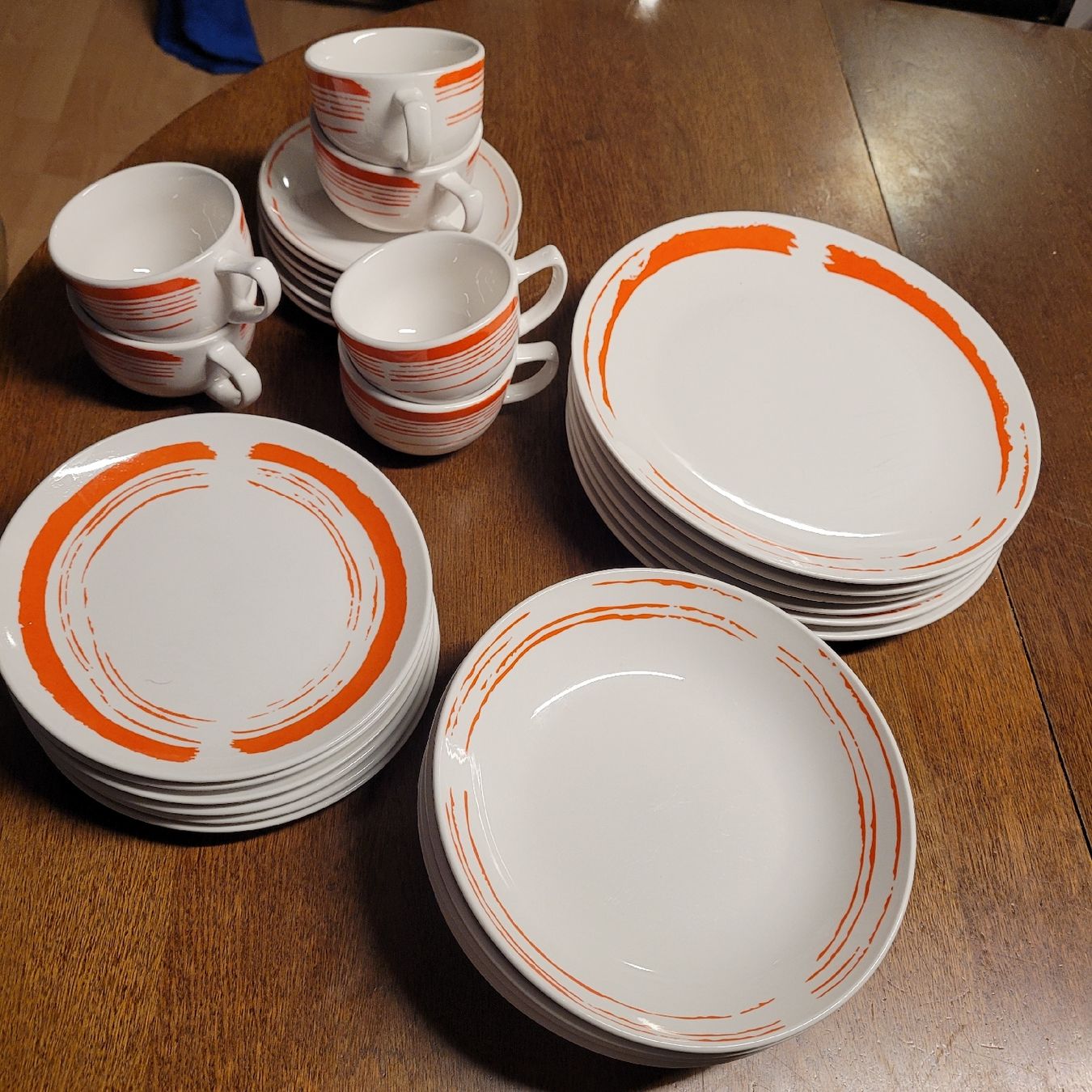 Set di piatti: 29 teiliges Geschirrset – Usato da Winterthur venduto da CoNoPa