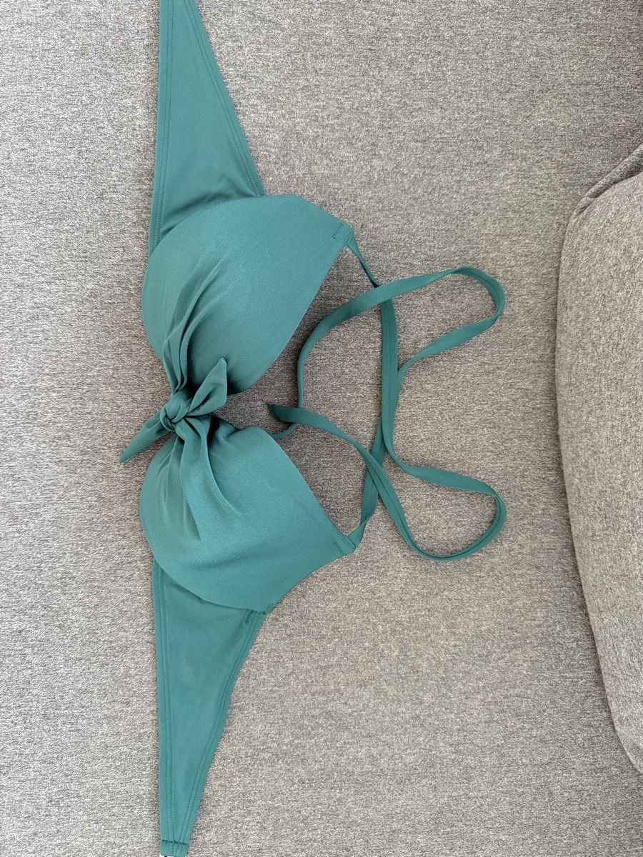 Badekleider & Bikinis: Bikini Oberteil / Gr. 36 Cup B/C – Gebraucht aus Olten von ale_nb2x
