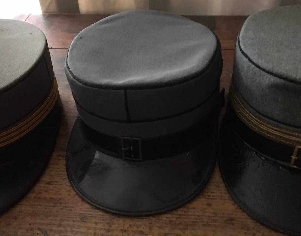 Uniformi: Militärhüte antik Polizeihut – Usato da Boll venduto da SIRIUSELIA 1