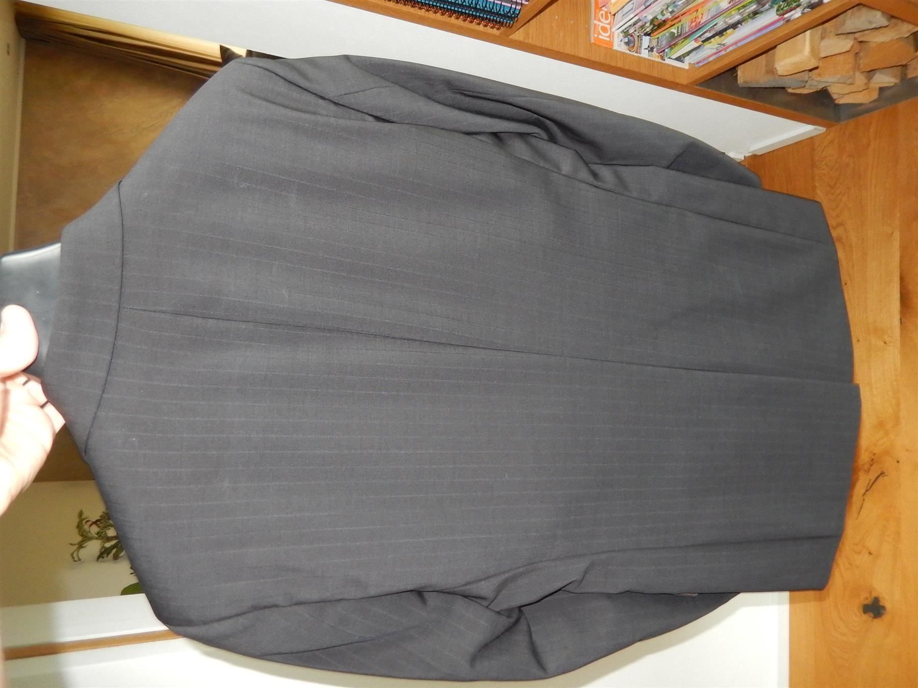 Hugo Boss Completi: HUGO BOSS Anzugssakko schwarz Grösse 44 – Usato da Schaan venduto da Sya6 2