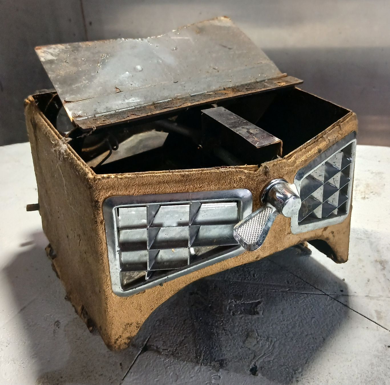 Jaguar Tutti pezzi di ricambio auto: Trappe de ventilation Jaguar 420g – Usato da la heutte venduto da Auto-stock