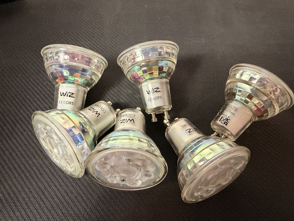 Philips Lampade: Wiz Color GU10 – Usato da Winterthur venduto da R2D_Y7C 1
