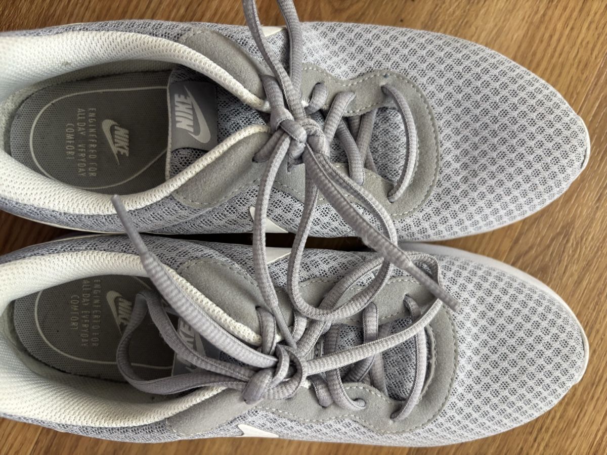 Nike Chaussures hommes: Nike Sneaker grau Modell Tanjun Grösse 40  – Neuf (Voir description) à Tann par Dina.q 1