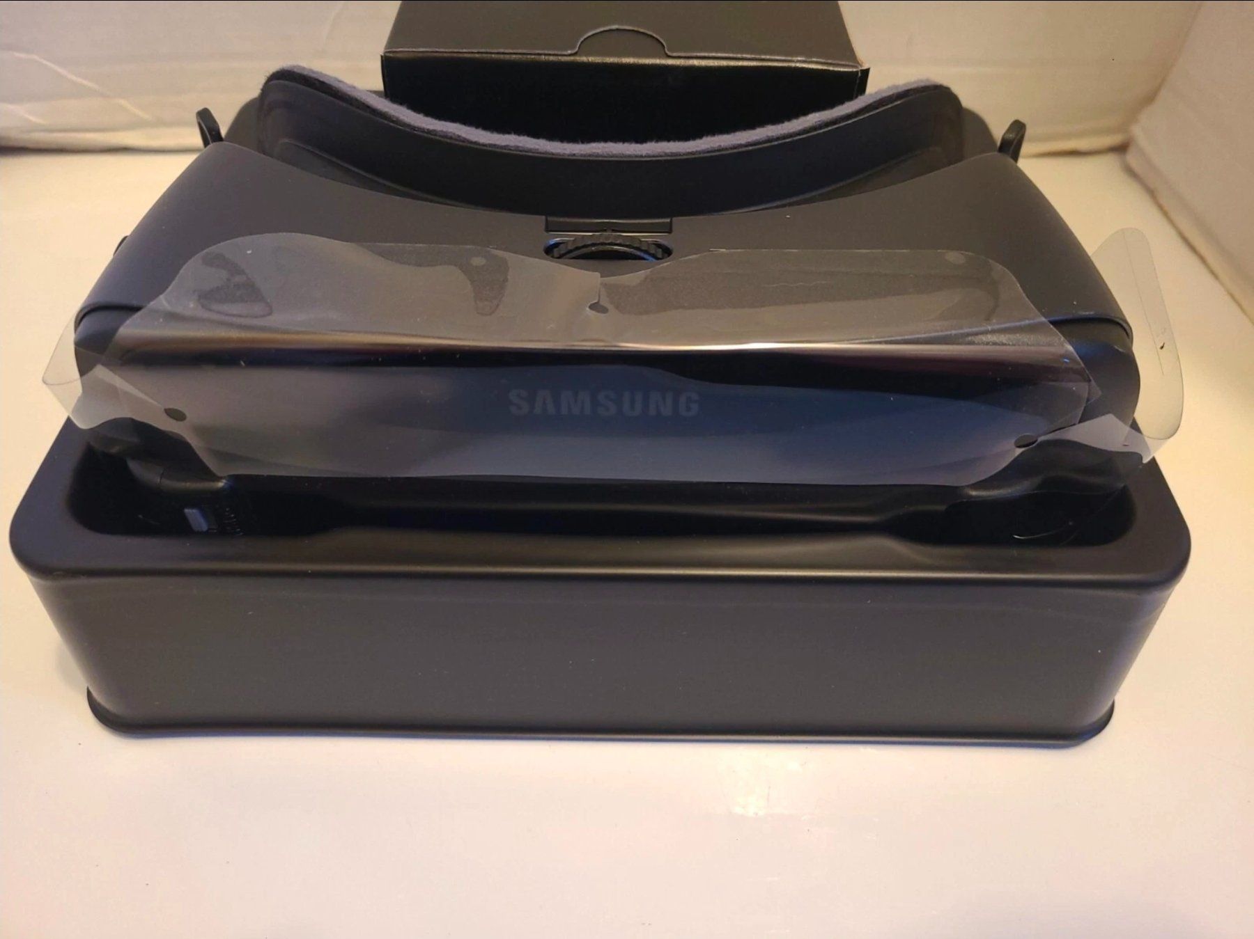 Samsung VR Brille: Samsung Gear VR mit Controller neu – Gebraucht aus Zürich von Pancake187 2