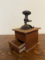 antik Kaffeemühle Holz Metall Eisen - um 1900 funktioniert
