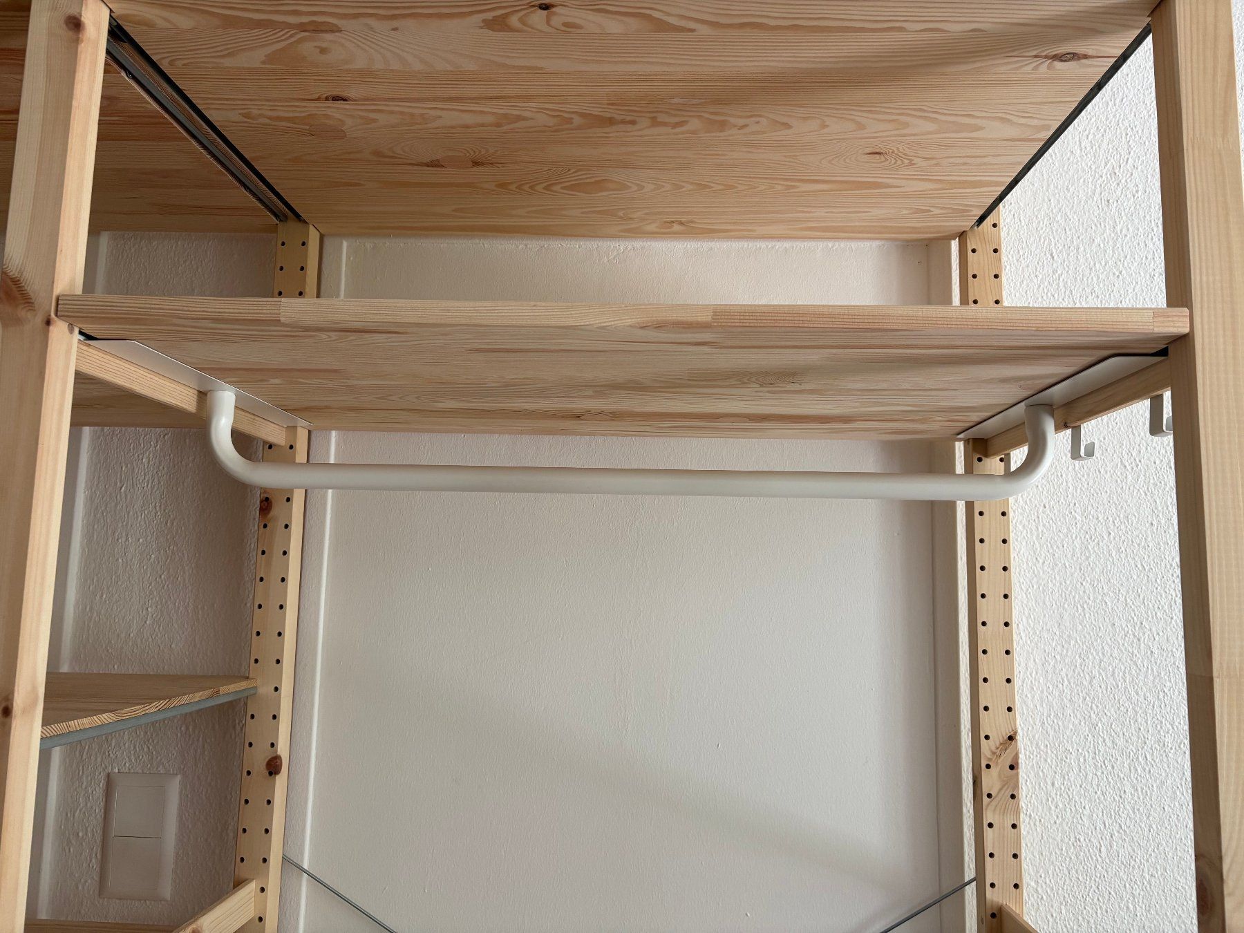 Ikea Scaffali: IKEA IVAR Holzregal mit Kleiderstange – Usato da Zürich venduto da zanili 1