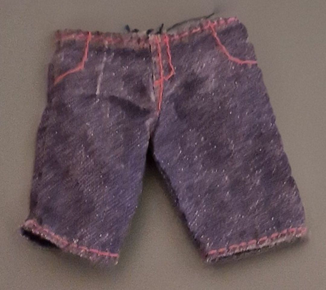 Bambole: short pour Barbie – Usato da Couvet venduto da Pioune