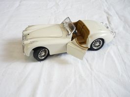 Modellauto - Ertl 1:18 Jaguar XK120 1948
