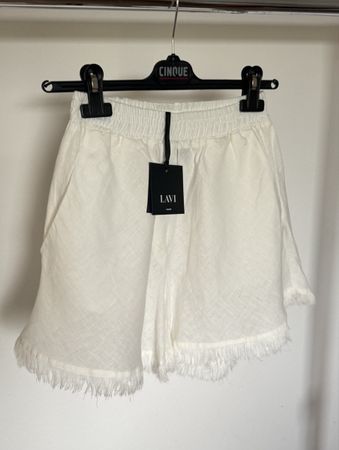 Italienische Leinen-Shorts von Lavi. Neu