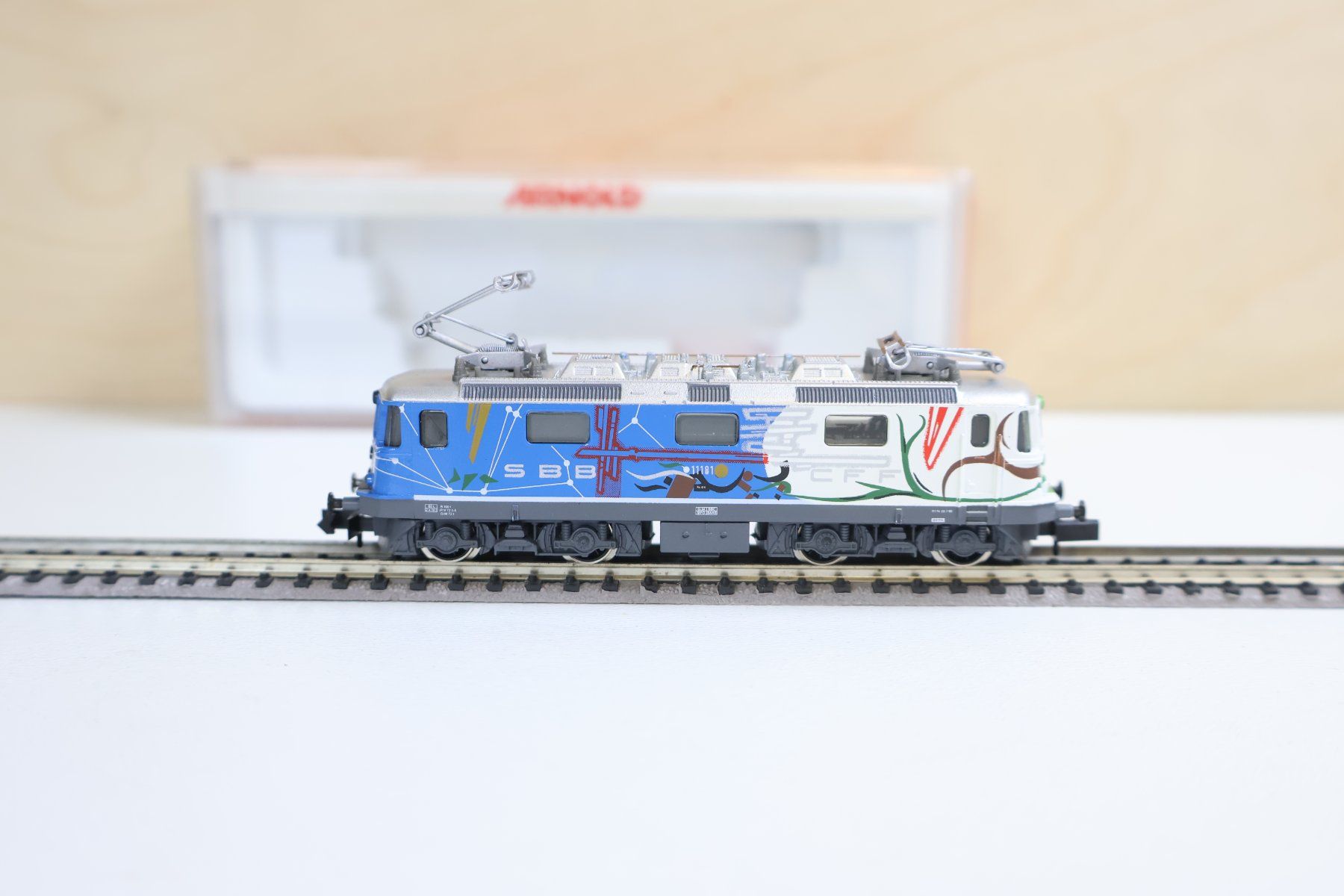 Arnold Modelleisenbahnen: ARNOLD SBB Bourret Re 4/4 E-Lok - Spur N 2407 – Gebraucht aus Winterthur von Monstera 4