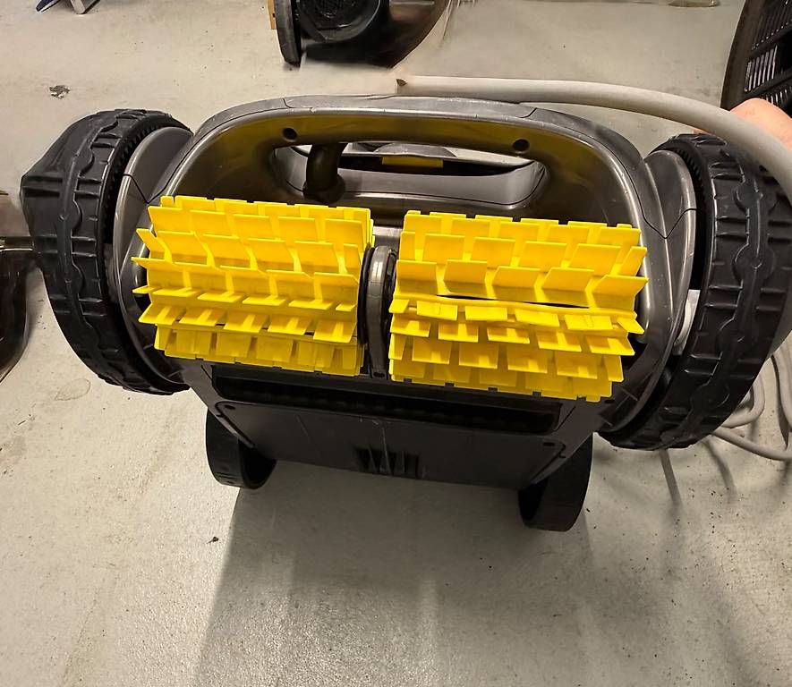 Schwimmbad-Zubehör: Defekter Poolroboter Zodiac Vortex GV 3420 – Defekt aus Riehen von c4f_7lb6 2