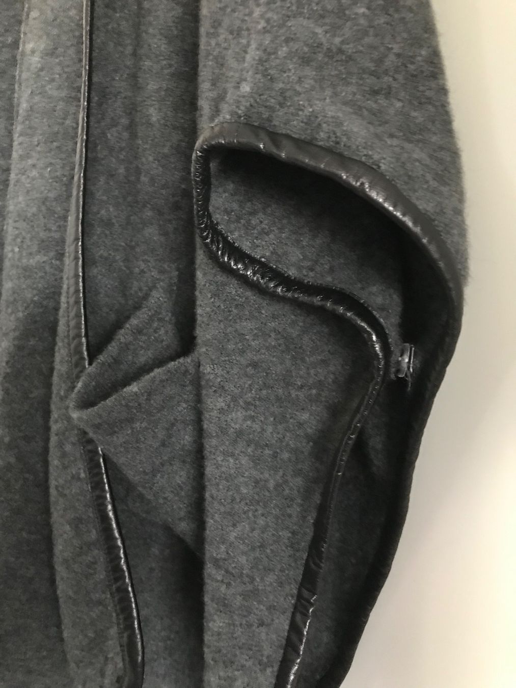 Jacken: Poncho, Gr. 40, Grau mit Lederapplikationen – Gebraucht aus Niederteufen von mix18 1