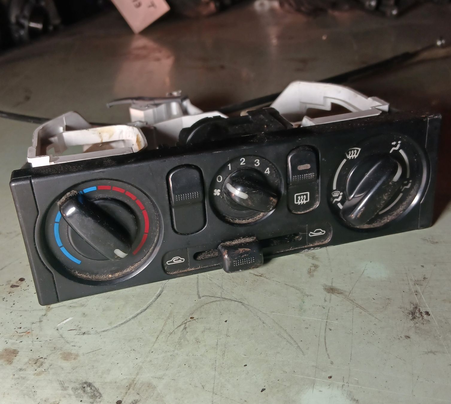 Mazda Alle Autoersatzteile: Commande de ventilation Mazda Mx5 NB – Gebraucht aus la heutte von Auto-stock