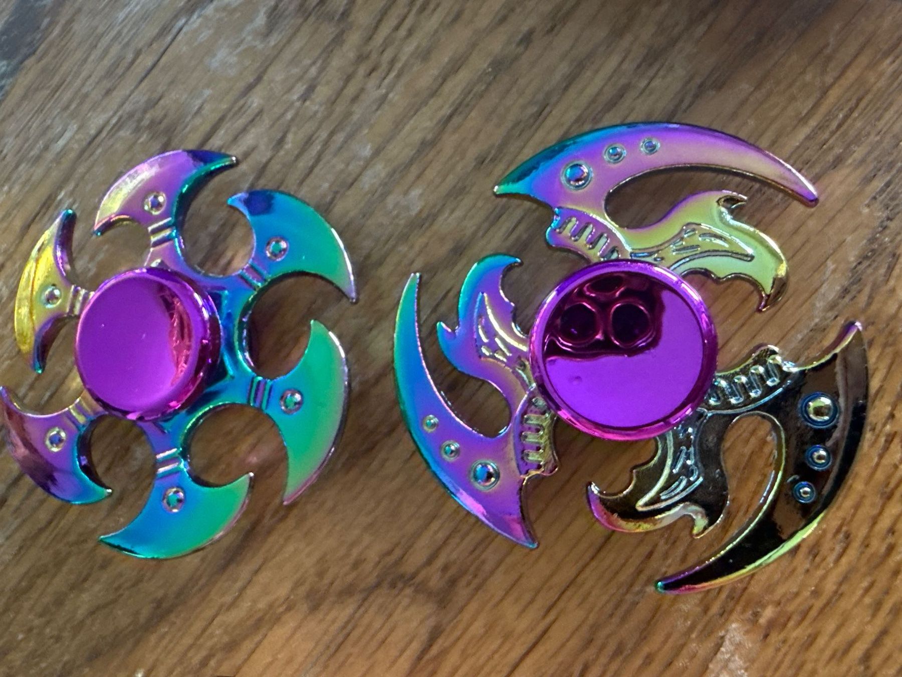 Giocattoli: 2x Fidget-Spinner: sensorisches Stressabbau Drehspielzeug – Nuovo (secondo la descrizione) da Teufenthal AG venduto da MeineSchatztruhe