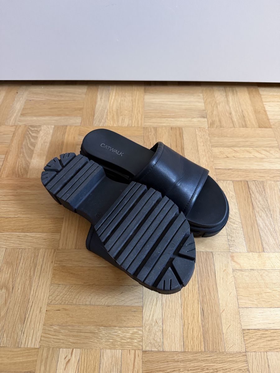 Chaussures femmes: Sandale – D'occasion à Montsevelier par Duna2210 1