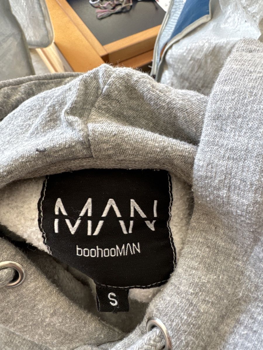 Maglioni & Felpe: Sweat à capuche gris BoohooMAN, taille S – Usato da moudon venduto da jaunejaunelapinjaune 1