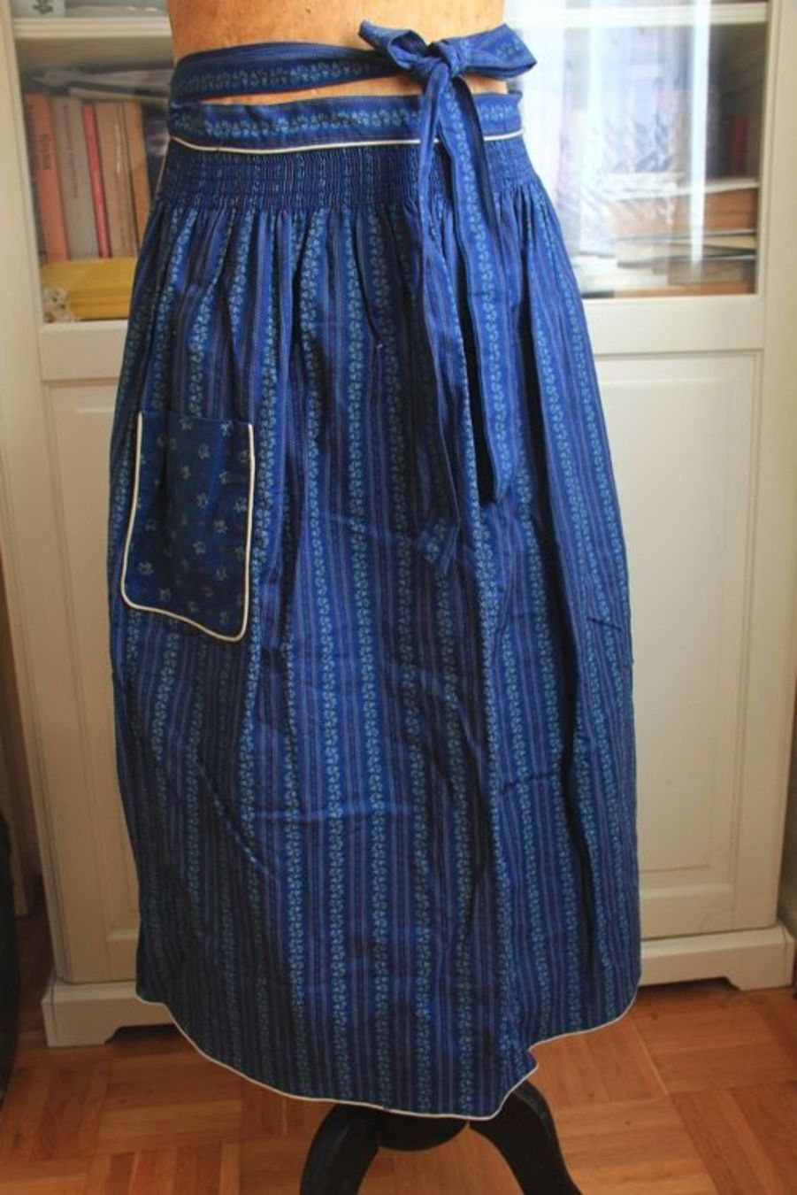 Kleider: Antike Trachtenkleid – Gebraucht aus Sion von aud_7pxl 3
