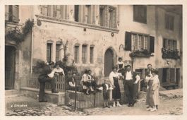 Gruyères (FR) Einwohner in traditionellen Trachten
