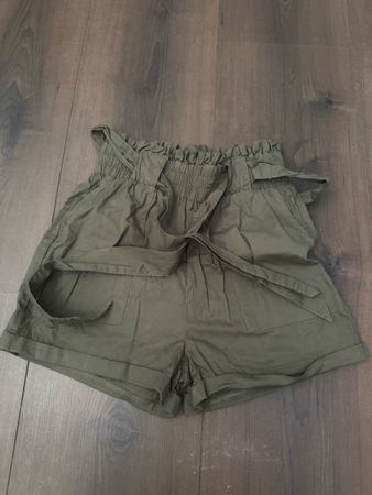 Kurze Hosen Damen Sommer Grösse XS Olivgrün mit Gürtel