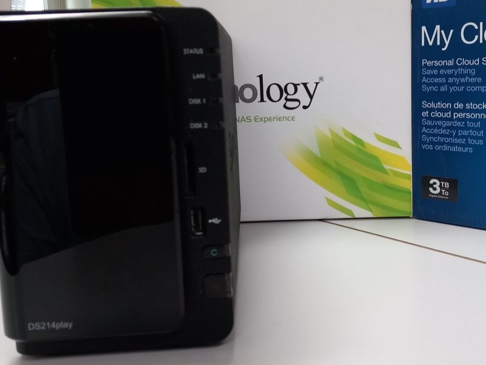 Synology DS214play + 2 Disques 1To - NAS 2 Baies - Disque Dur Exterde Ethernet/eSATA