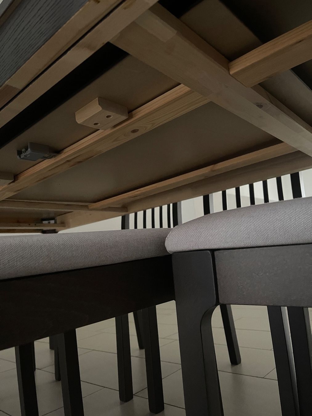 Ikea Set di tavolo e panche: Moderner Ausziehtisch mit 6 passenden Stühlen – Usato da Rupperswil venduto da Dominum-x 5