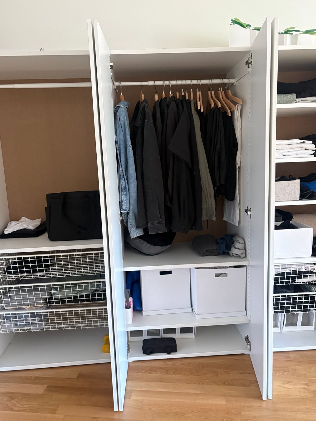 Guardaroba: PLASTA Wardrobe – Usato da Basel venduto da alt_58bm 2