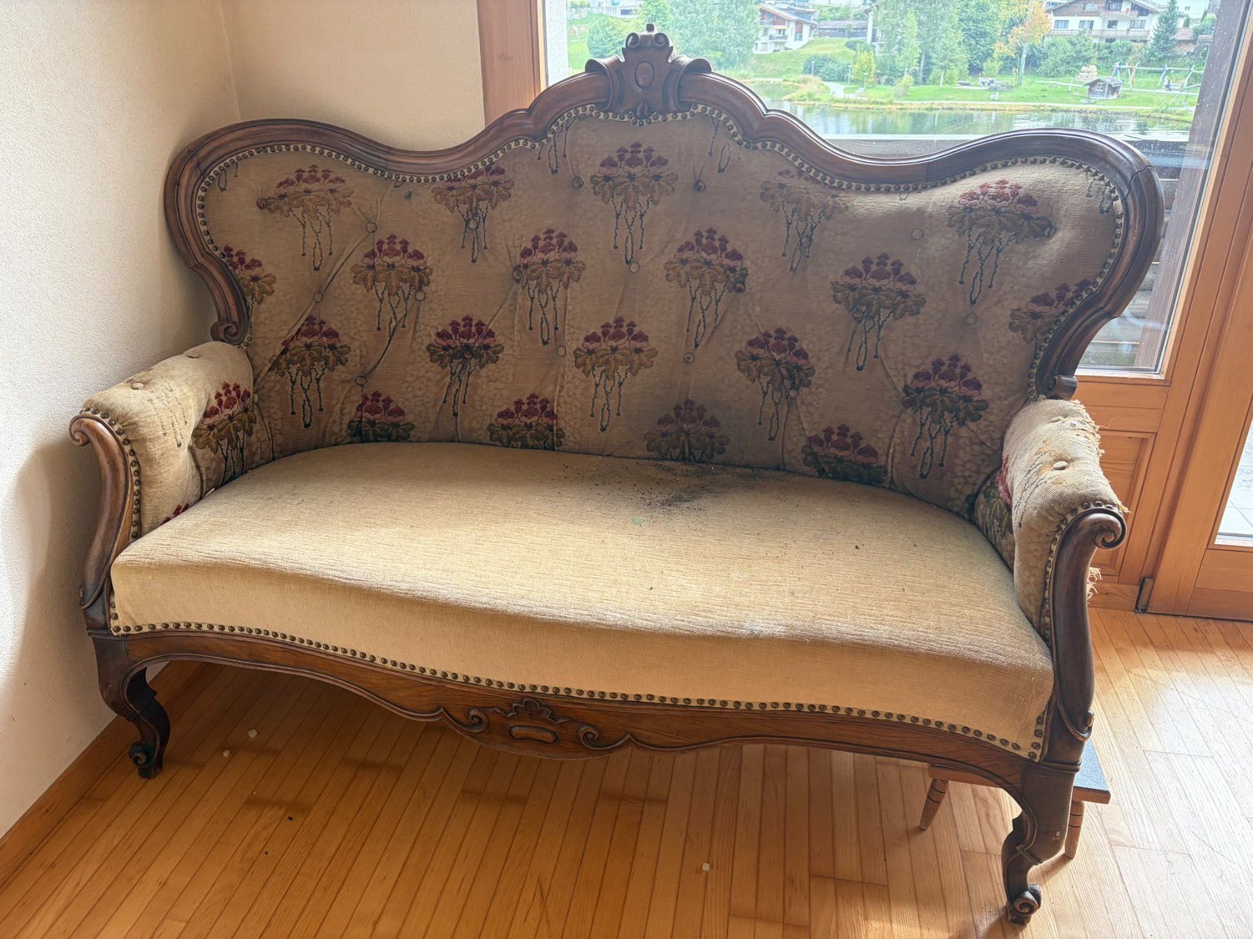 Sofas: Antikes Sofa – Gebraucht aus Laax GR von Suchigeli