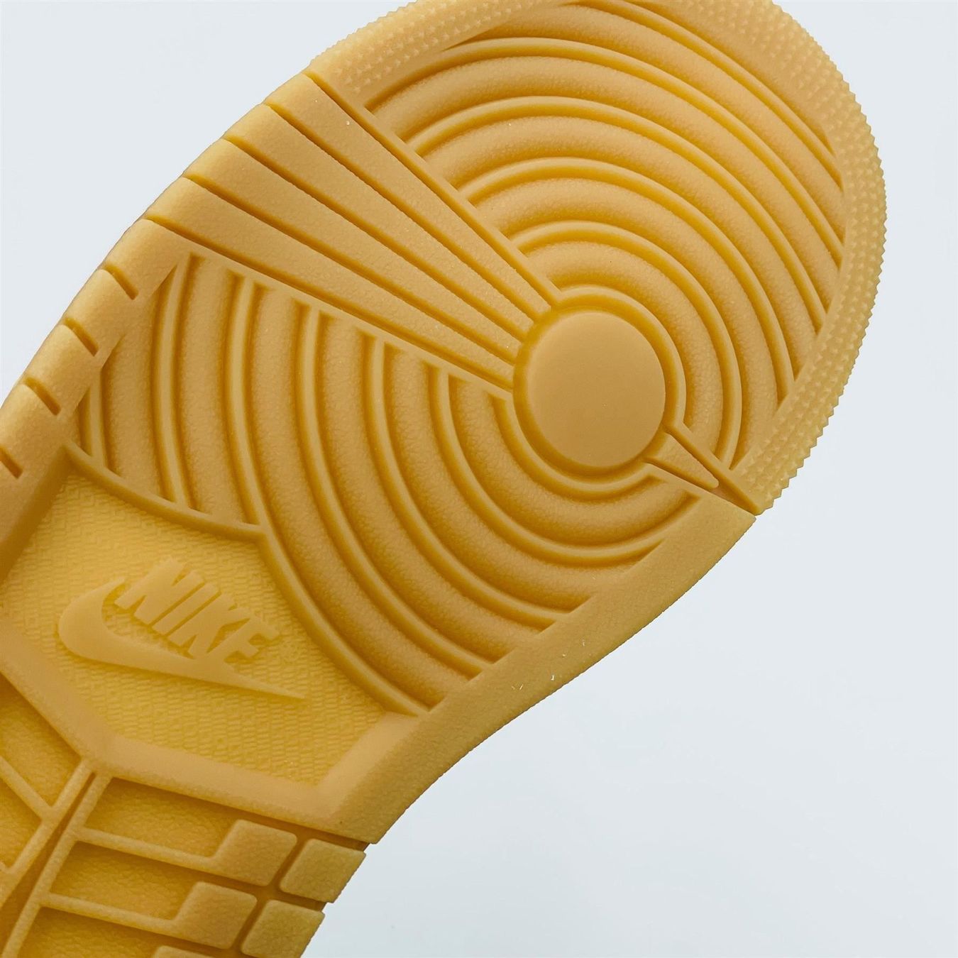 Jordan Scarpe da donna: Jordan 1 Mid Coconut Milk EU 38 – Nuovo e nell'imballaggio originale da Erlinsbach venduto da sasneakers 5