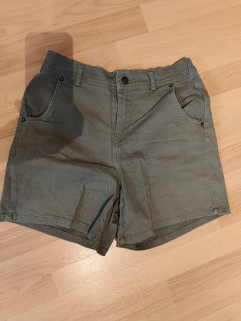 Damen Shorts olivgrün mit Elastikbund Gr. S