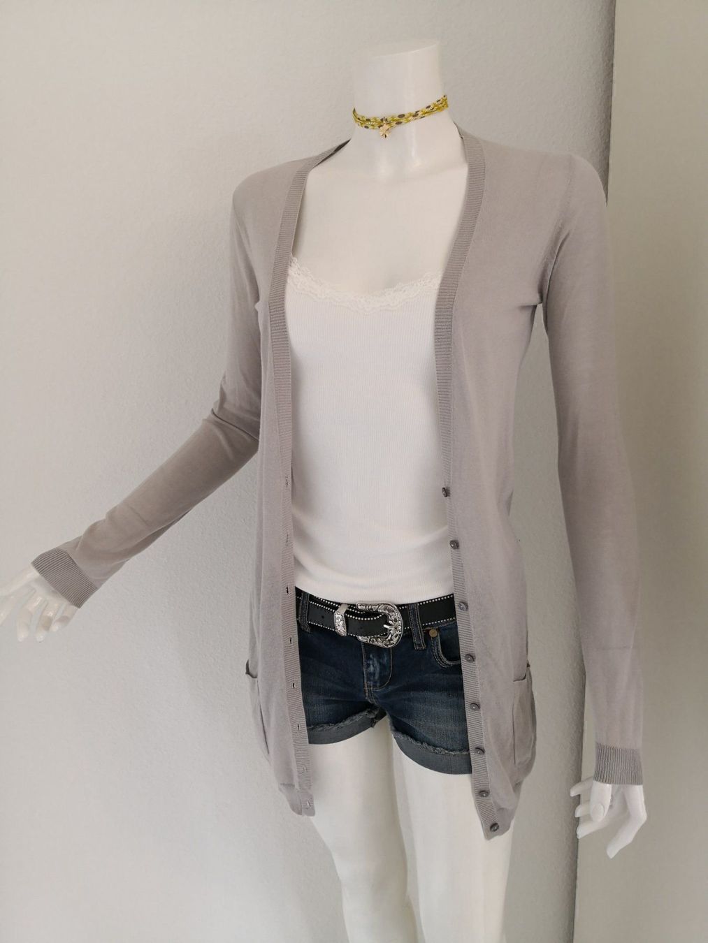 Mango Jacken: 🤩MANGO STRICK-JACKE HELLGRAU & PERLMUTT-KNÖPFE & ARMANI P. – Gebraucht aus Olten von Naja-Twins-Twins 2