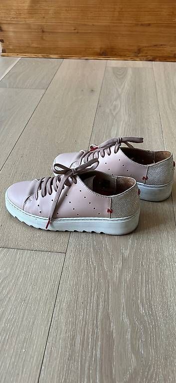 Chaussures femmes: Rosa Sneaker aus Leder Grösse 37 – D'occasion à Maur par Franzifisch 3