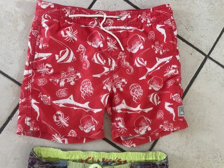 Rote coole WE Badehose mit Tiermuster, Gr.128/134