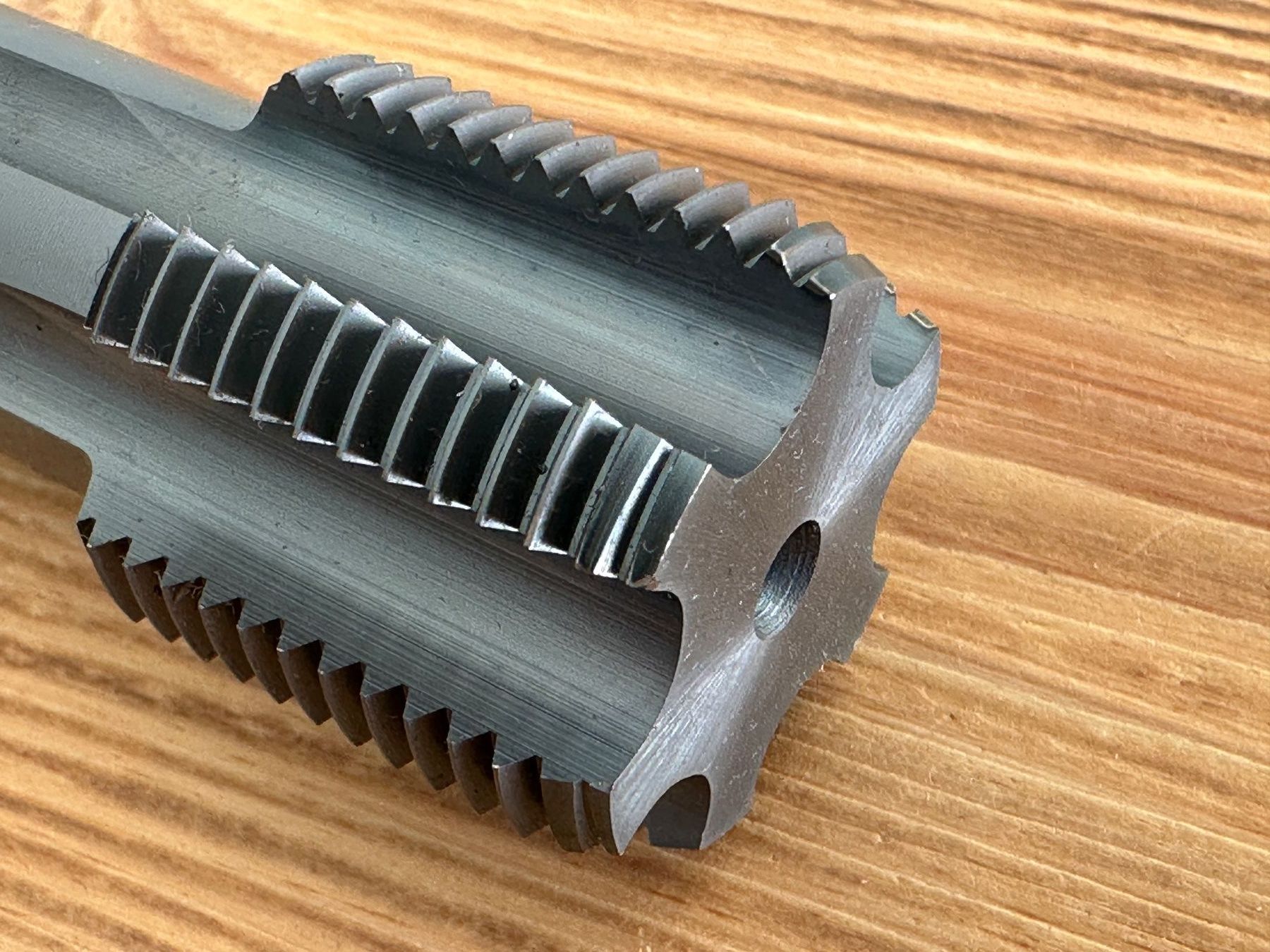 Tutti gli attrezzi: Gewindebohrer M27x2-6HX gebraucht #6.3.3 – Usato da Kestenholz venduto da hstech.ch 1