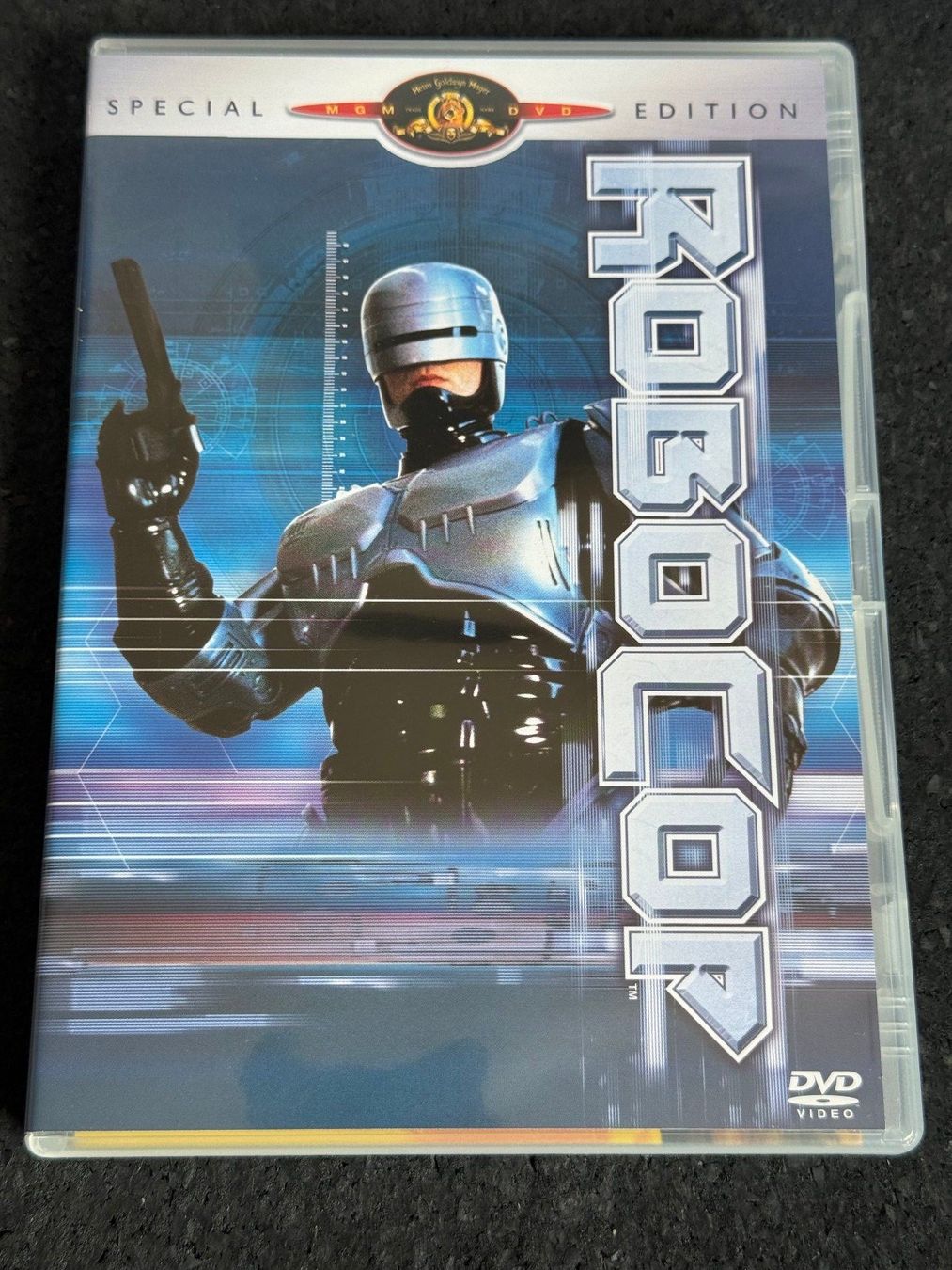 Tutti i DVDs: ROBOCOP Special Edition DVD DE/EN/SP – Usato da Fribourg venduto da tschjoly