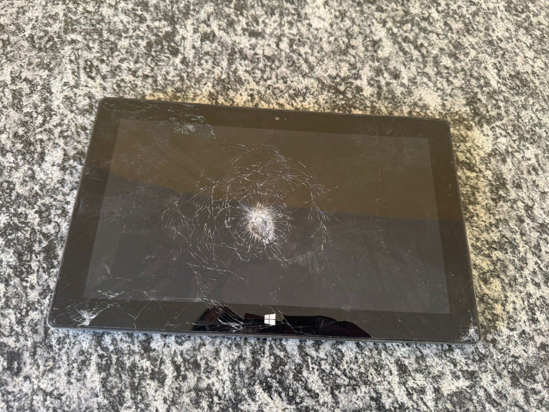 Microsoft Tablet PC: Surface RT 32GB - ungeprüft!! Ab 12CHF!! – Difettoso da Olten venduto da HoYa01