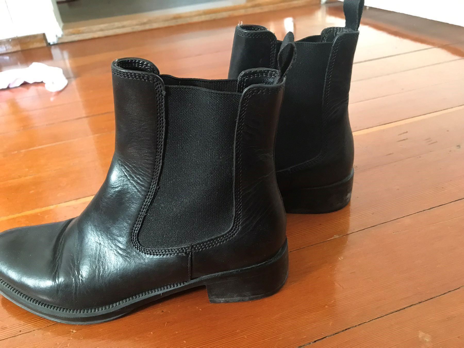 Scarpe da donna: TREMP: Chelseaboots – Usato da Zürich venduto da CallMeAppetite