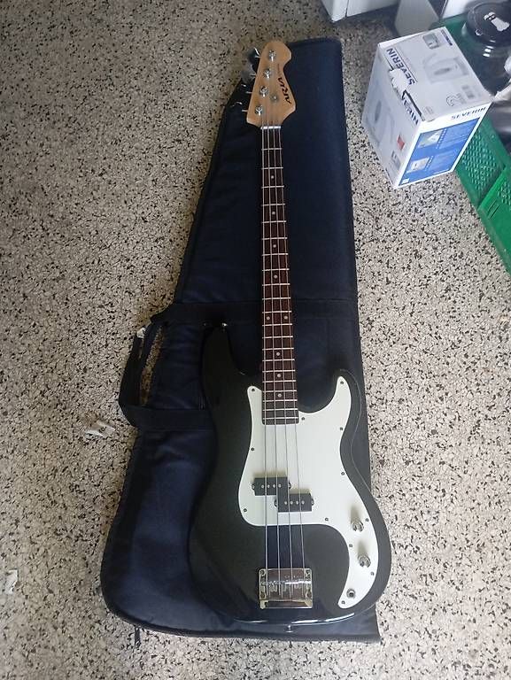 Aria Strumenti musicali: Bassgitarre Aria STB series – Usato da Basel venduto da Petergunn