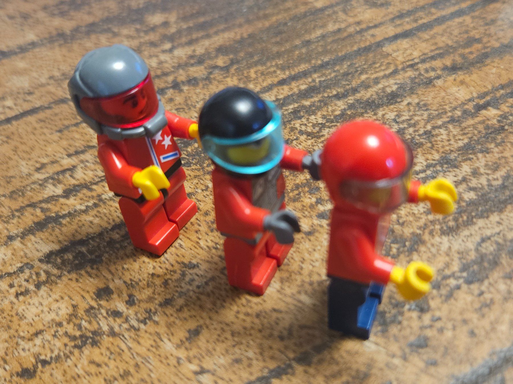 Lego Kit di costruzioni: lego lot de 3 figurines – Usato da Confignon venduto da Ecrofigs 3