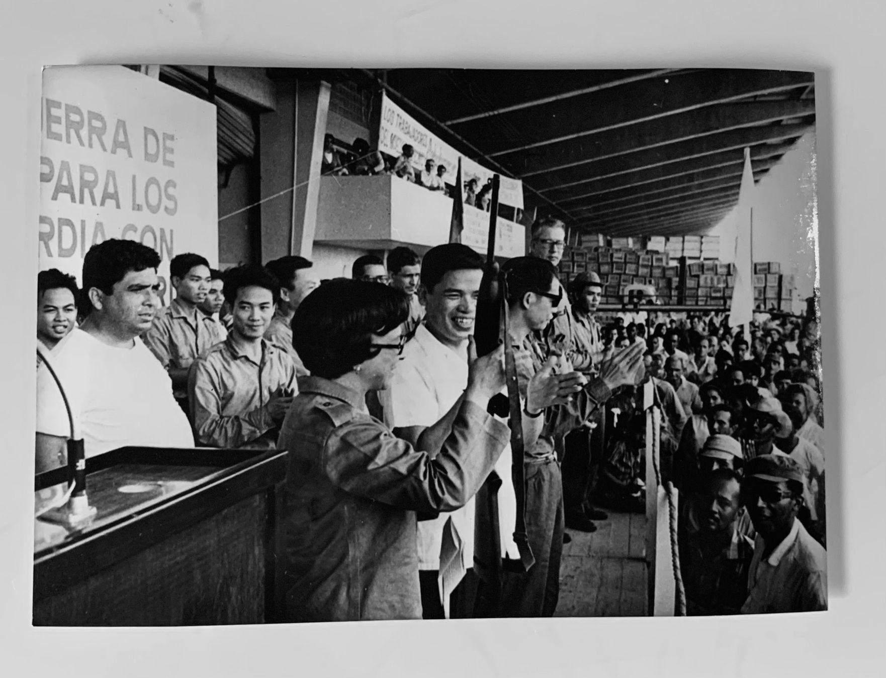 Foto 1970 Rarität Kubaner werden in Vietnam geehrt (Gebraucht) in Bern