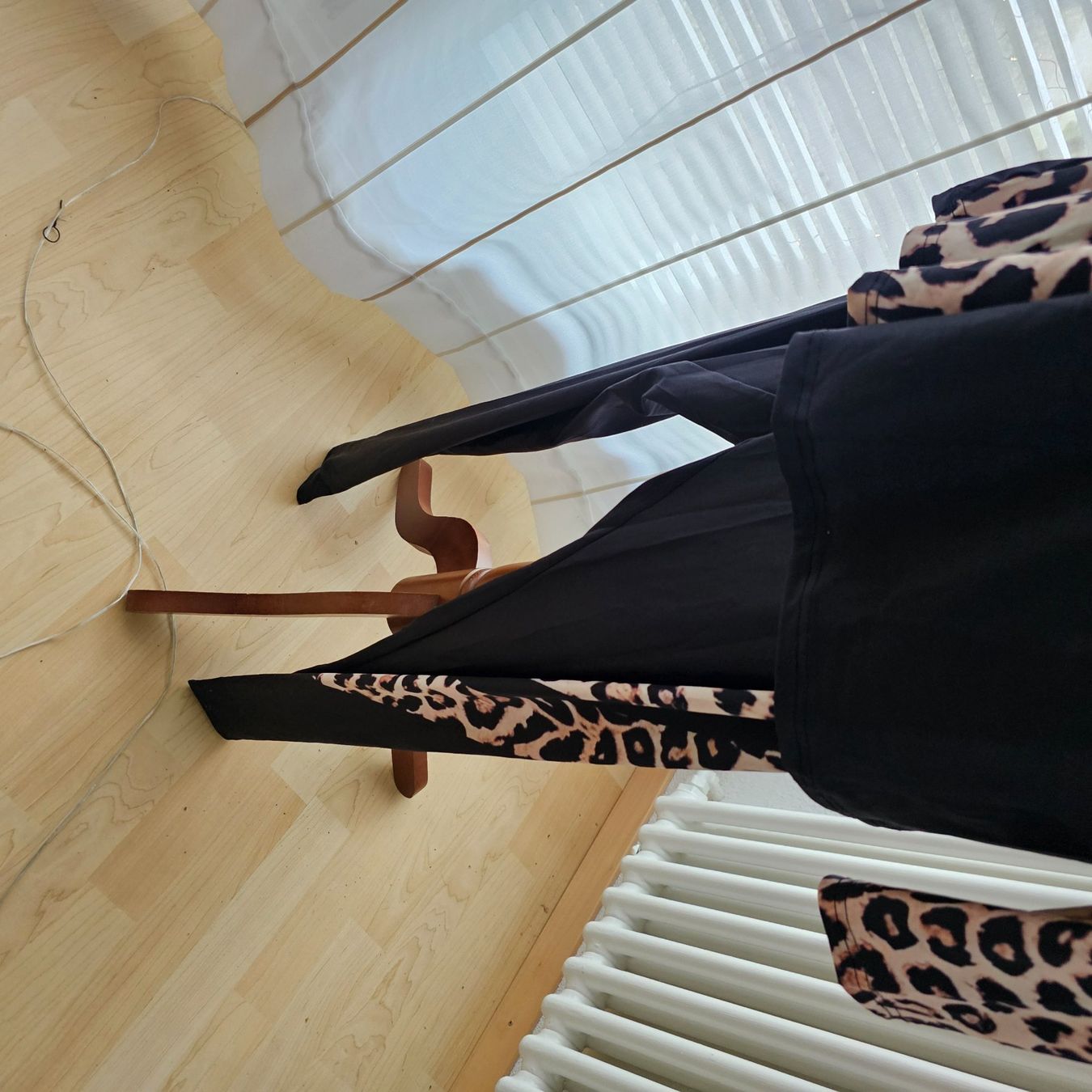 Kleiderpakete: Schnäppchen haus anzug  schwarz Leopard Gr.  gr 48 bis 50 – Neu und originalverpackt aus wolfhalden von 46464646 1