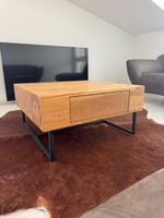 Massivholz-Couchtisch / Table basse en bois massif 
