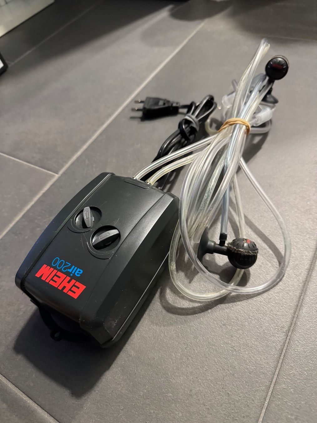 Eheim Pumpen: Eheim Luftpumpe Airpump 200L – Gebraucht aus Niederglatt ZH von wal_p7ld 1
